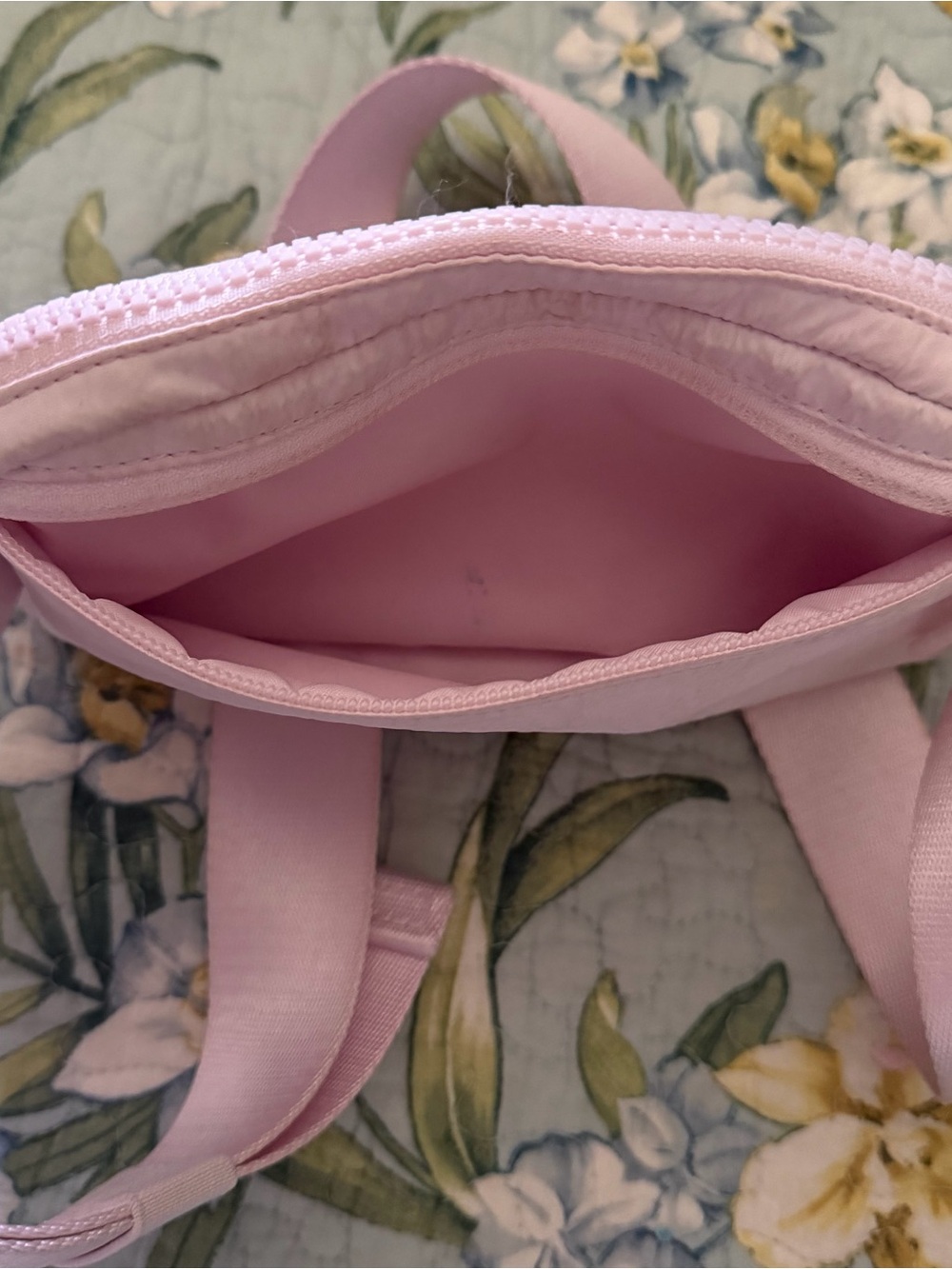 lululemon Pale Pink Everywhere Belt Bag with Gold Logo 1L - Picture 7 of 8
